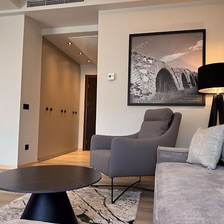 Queen'S Hotel - Zebra Centre Скопие Екстериор снимка