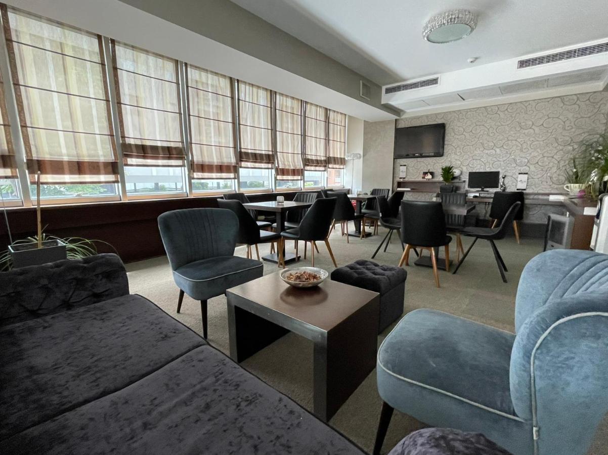 Queen'S Hotel - Zebra Centre Скопие Екстериор снимка
