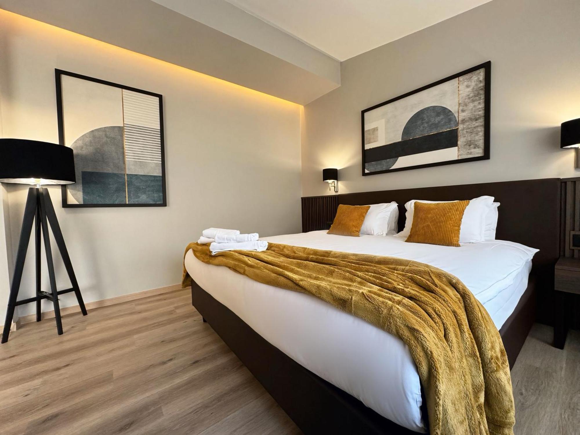 Queen'S Hotel - Zebra Centre Скопие Екстериор снимка