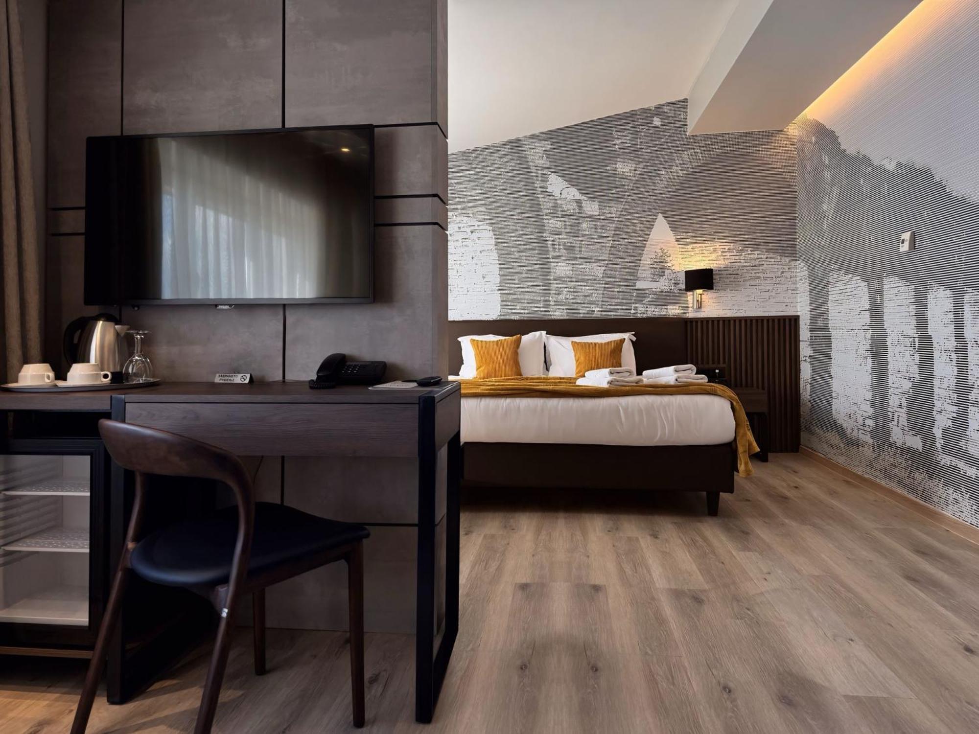 Queen'S Hotel - Zebra Centre Скопие Екстериор снимка