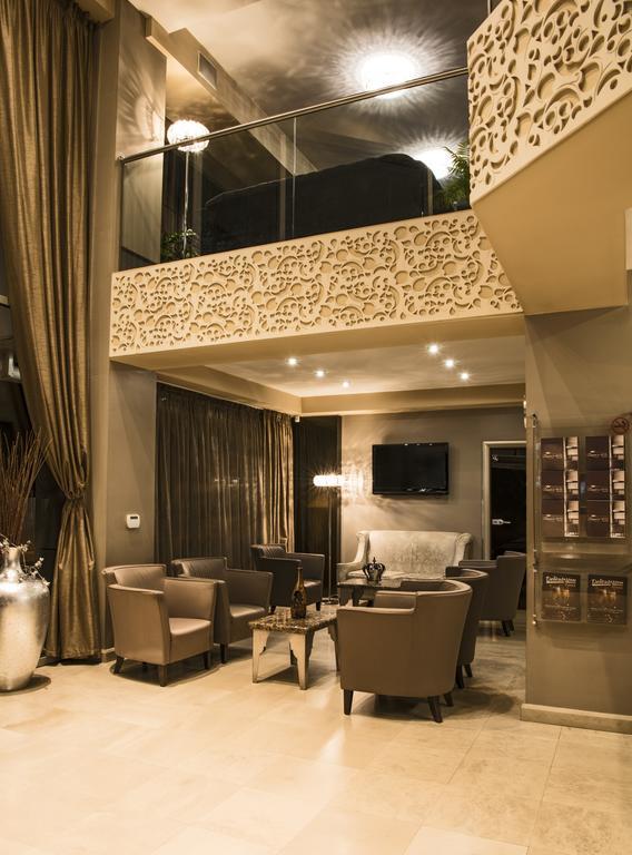 Queen'S Hotel - Zebra Centre Скопие Екстериор снимка