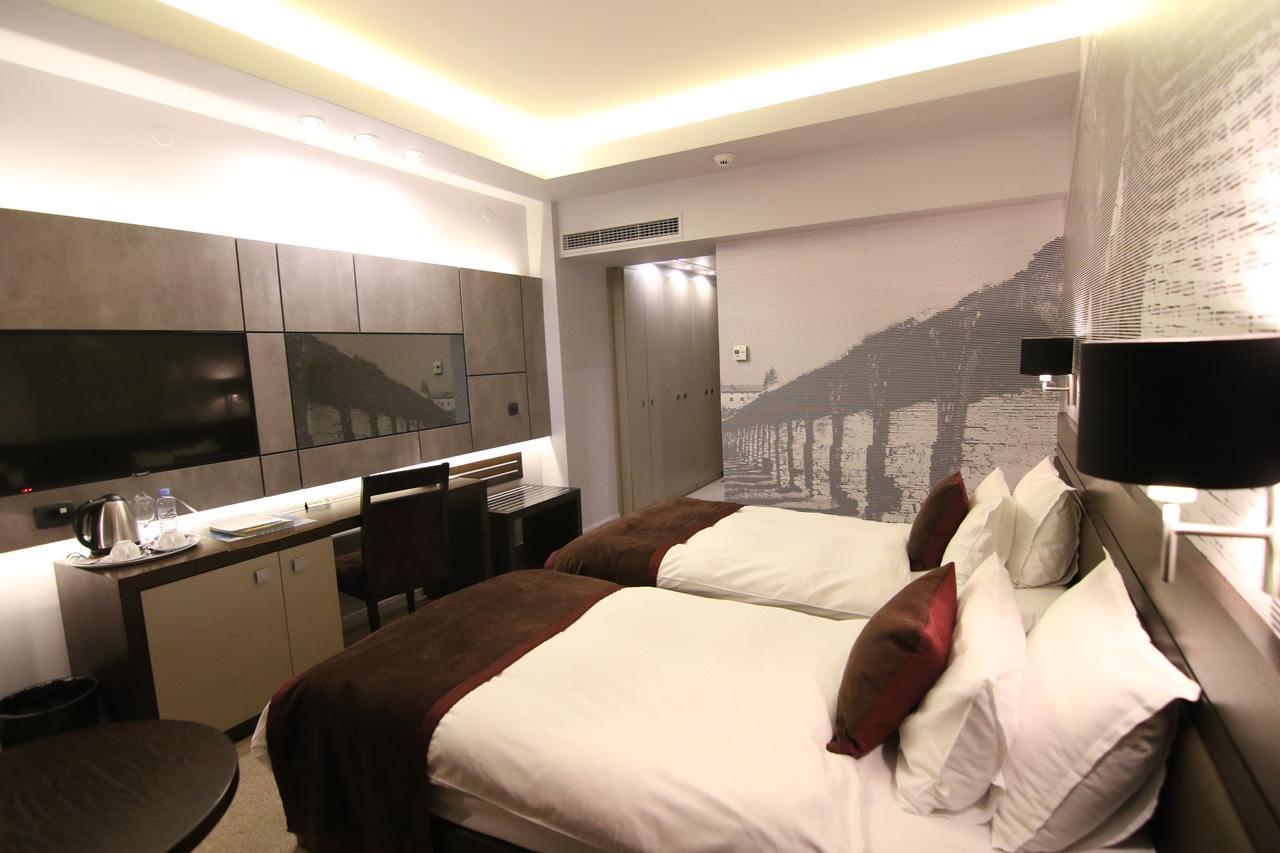 Queen'S Hotel - Zebra Centre Скопие Стая снимка