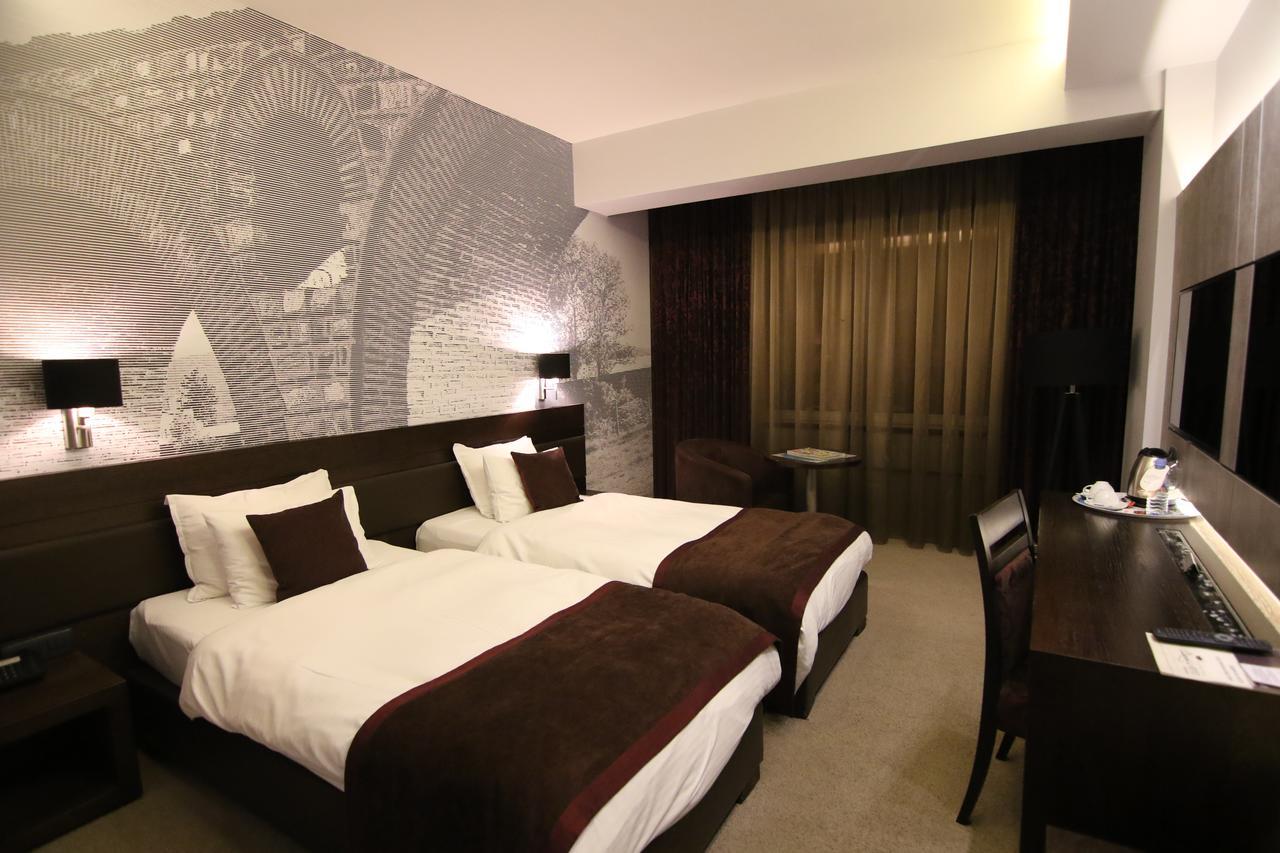Queen'S Hotel - Zebra Centre Скопие Стая снимка