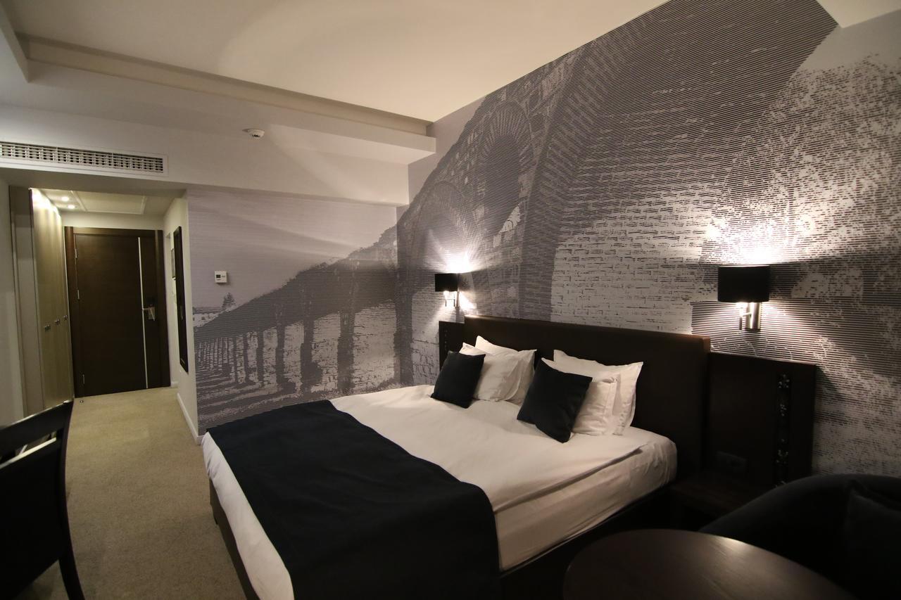 Queen'S Hotel - Zebra Centre Скопие Стая снимка